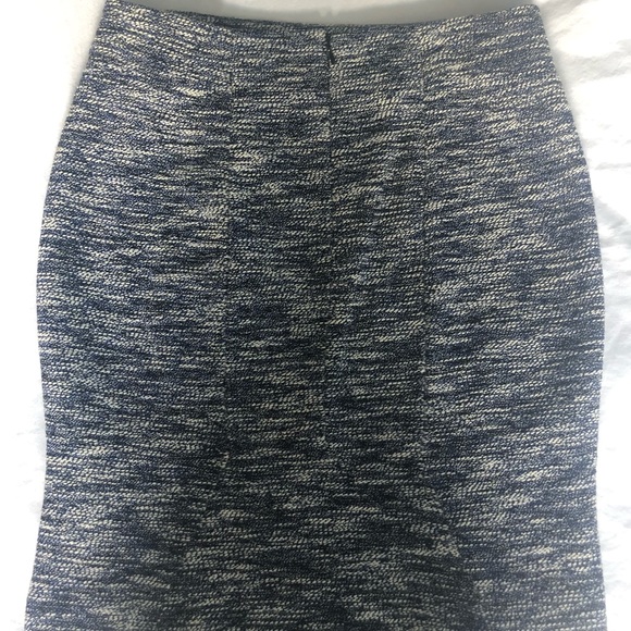 Blue and White Ann Taylor skirt. Size 8 Slim Fit - Picture 4 of 4